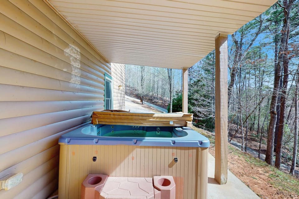 Bears Cove House in White County