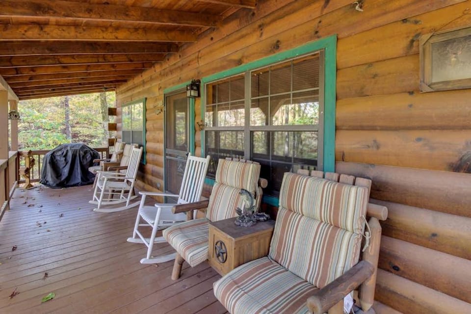 Tree Song Mountain Creek Cabin Cabin in Georgia