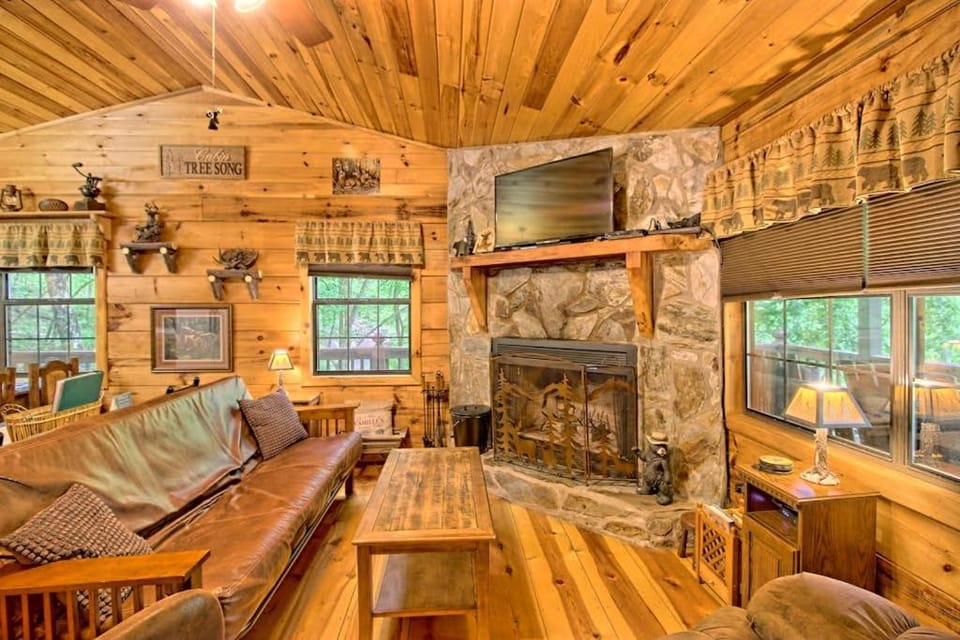 Tree Song Mountain Creek Cabin Cabin in Georgia