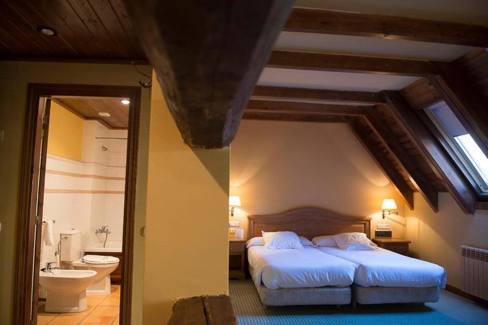Bed, Bathroom