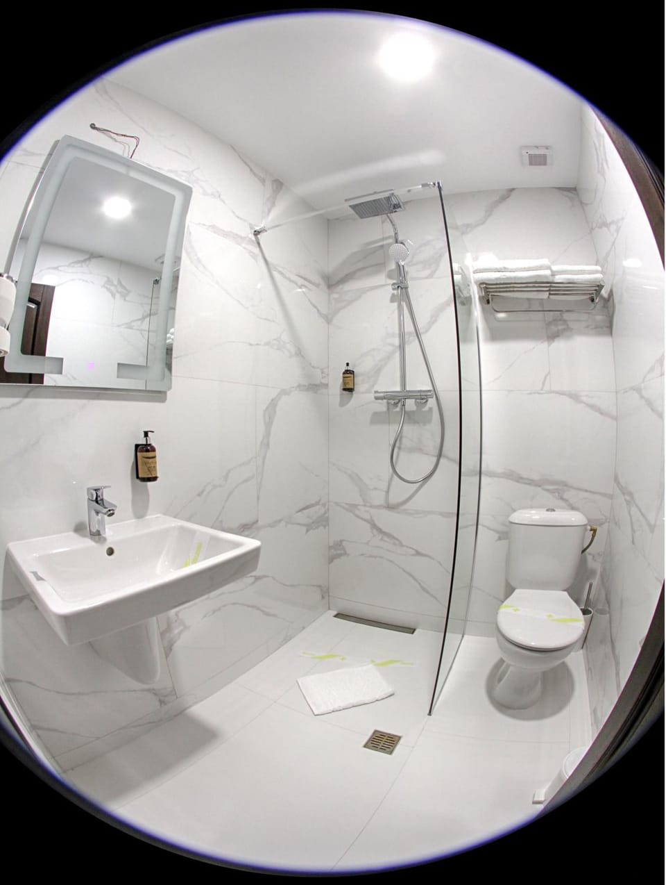 Shower, Toilet, towels