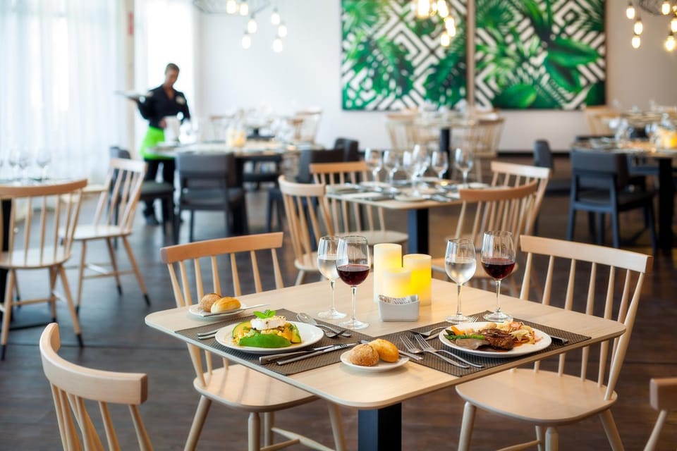 Restaurant/places to eat, Area and facilities, Dinner