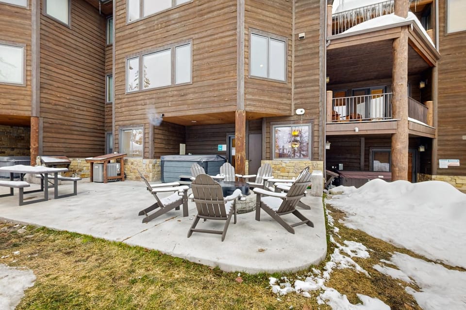 Moose Jaw Retreat House in Whitefish