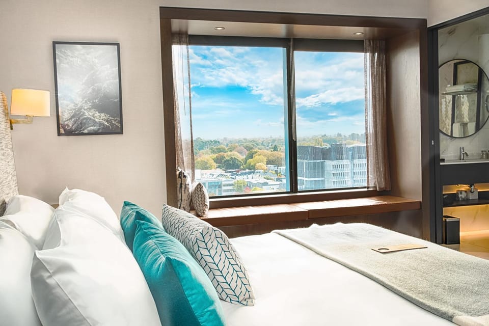 Bed, Bathroom, View (from property/room), Bedroom, City view