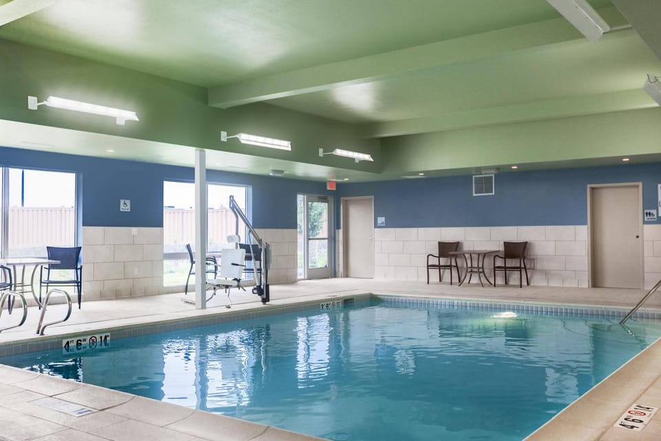 Swimming pool