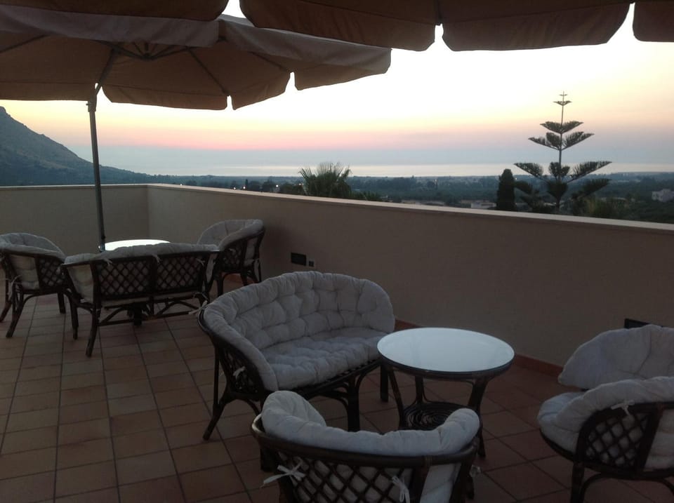 Patio, Day, Natural landscape, View (from property/room), Balcony/Terrace, Mountain view, Sea view, Sunset