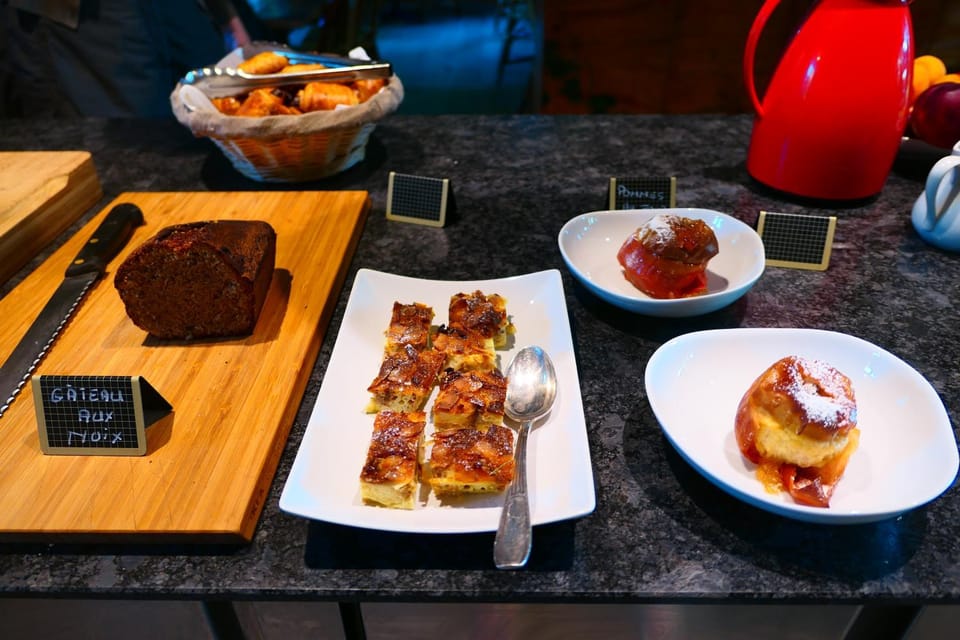 Restaurant/places to eat, Buffet breakfast