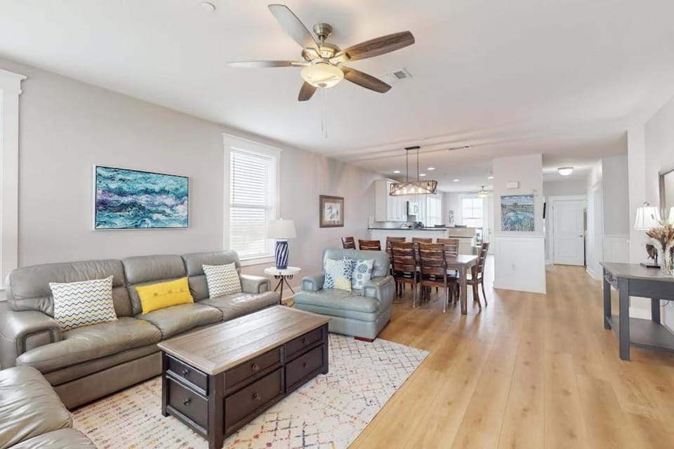 Sand Swept Apartment in Galveston Island