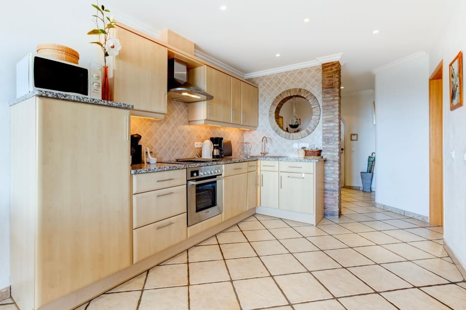 Kitchen or kitchenette, Communal kitchen