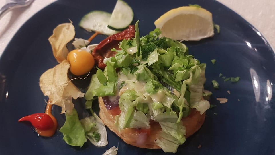 Restaurant/places to eat, Food and drinks