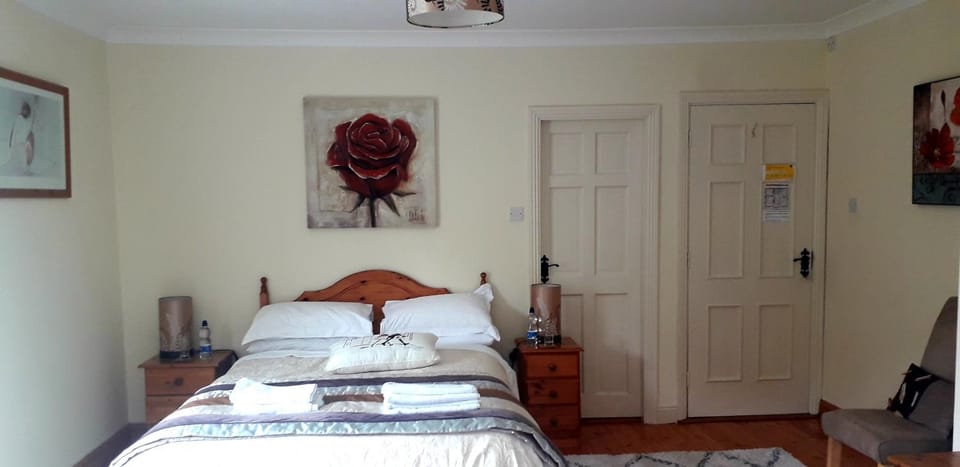 Photo of the whole room, Bedroom, Swimming pool