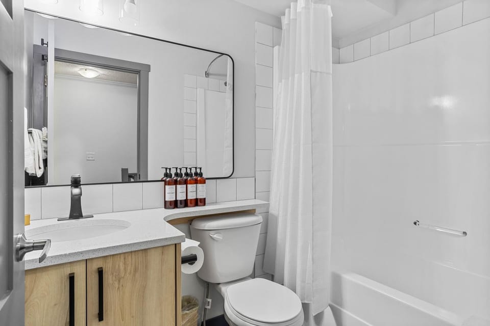 Shower, Toilet, Bathroom, Bath
