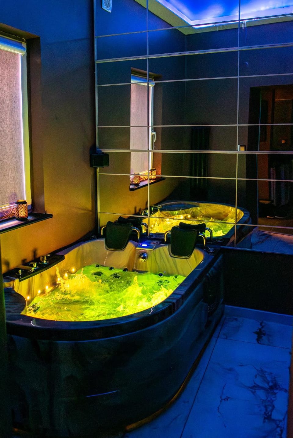 Jacuzzi Suit 3 min Main Square Apartment in Krakow