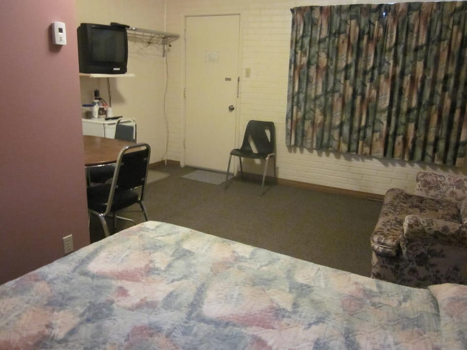 TV and multimedia, Photo of the whole room, Seating area, Dining area
