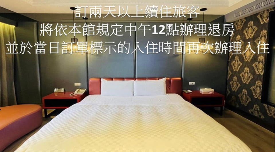 Photo of the whole room, Text overlay