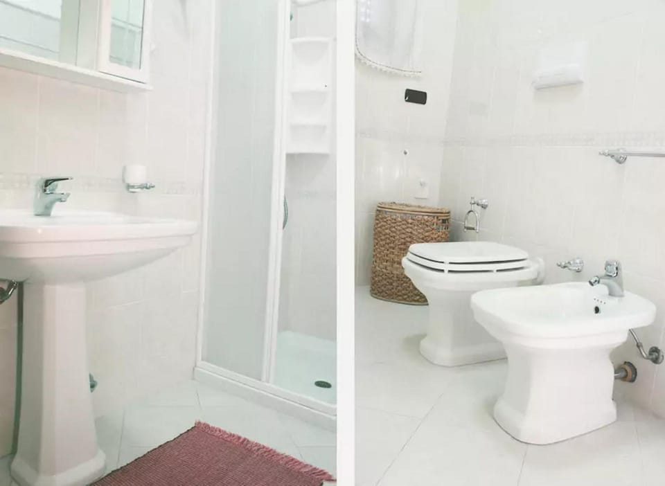 Bathroom, Decorative detail
