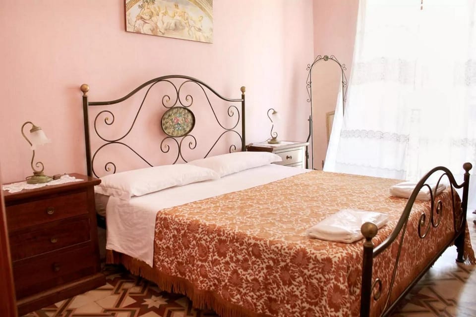 Photo of the whole room, Decorative detail, Bedroom