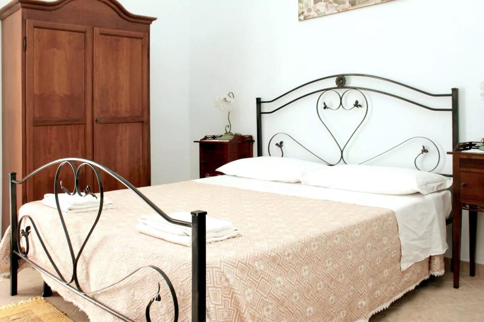 Photo of the whole room, Decorative detail, Bedroom