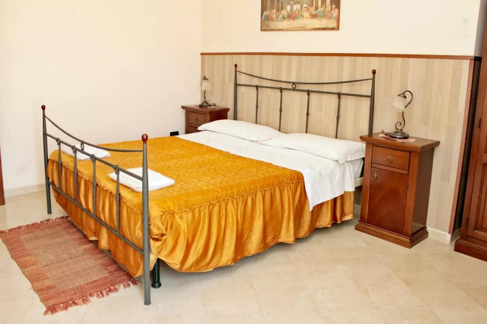 Photo of the whole room, Decorative detail, Bedroom