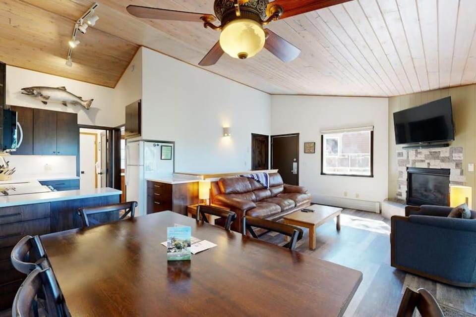 Bay Point Hillside 15D Apartment in Whitefish