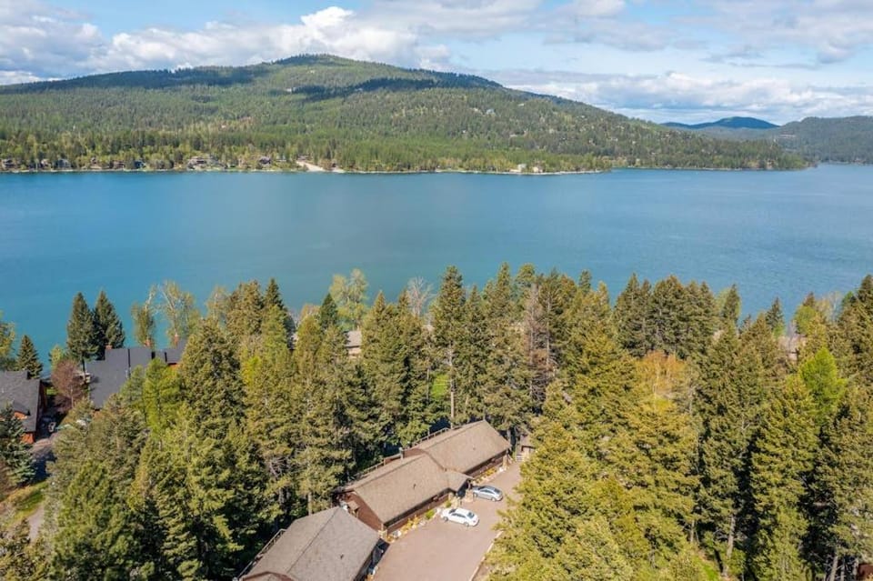 Bay Point Hillside 15D Apartment in Whitefish