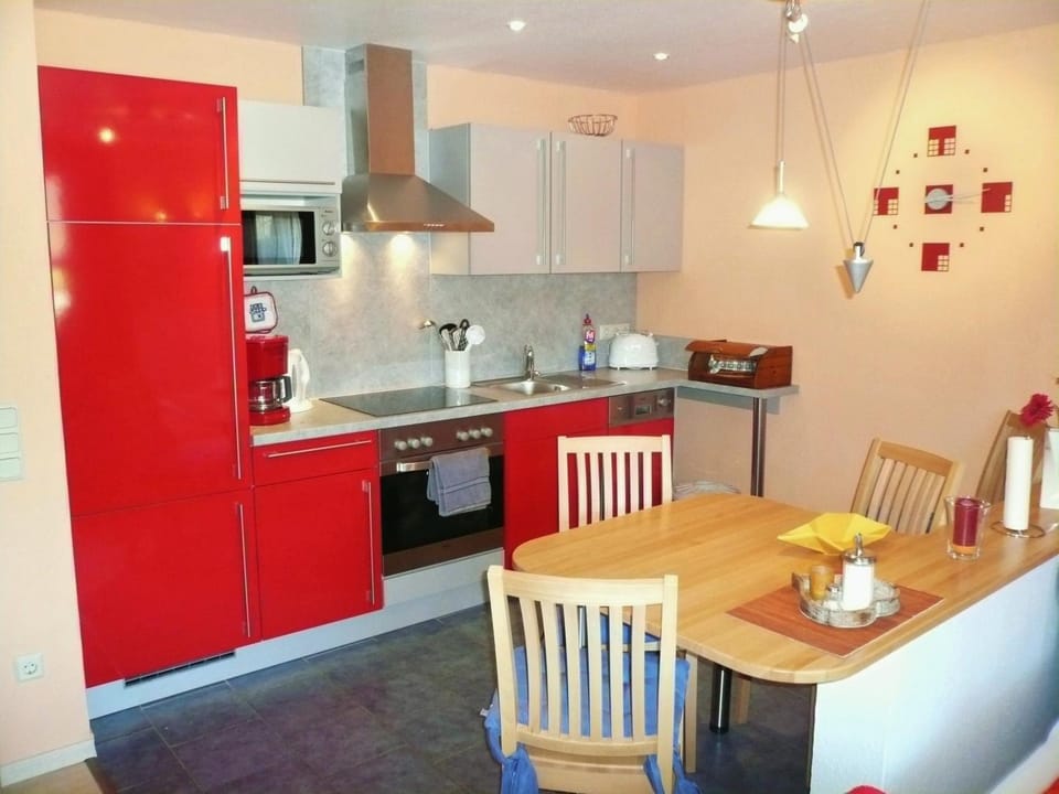 Kitchen or kitchenette, Seating area