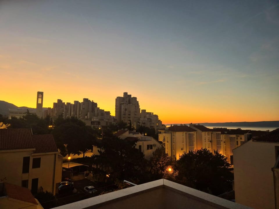 City view, Pool view, Sea view, Sunrise