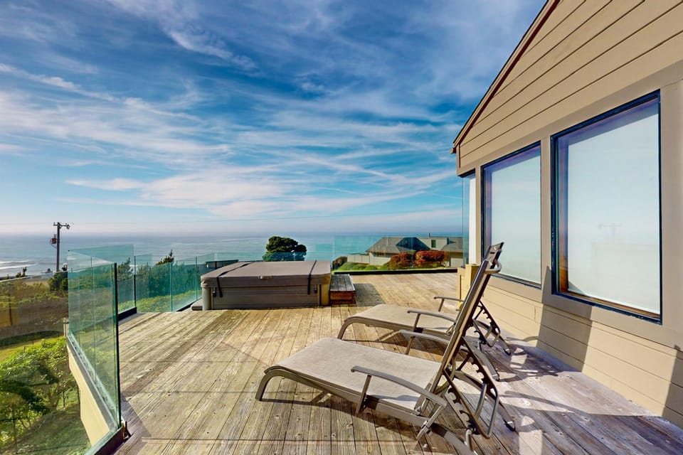 Stunning ocean view home with hot tub and deck House in Mendocino County