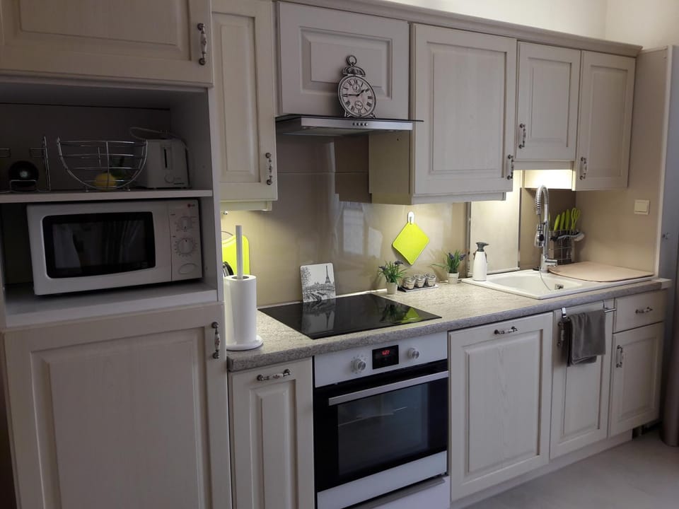 Coffee/tea facilities, Kitchen or kitchenette