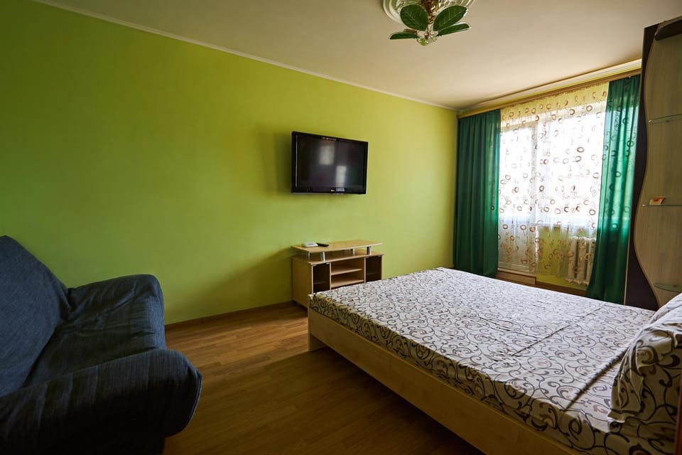 Bed, TV and multimedia, Bedroom