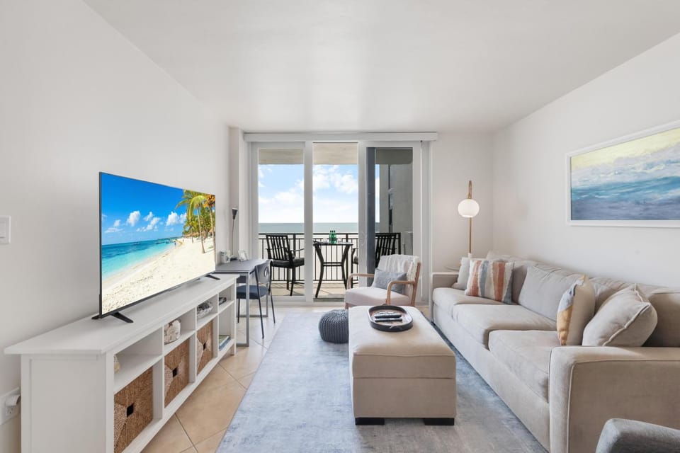 Tradewinds 701 House in Marco Island