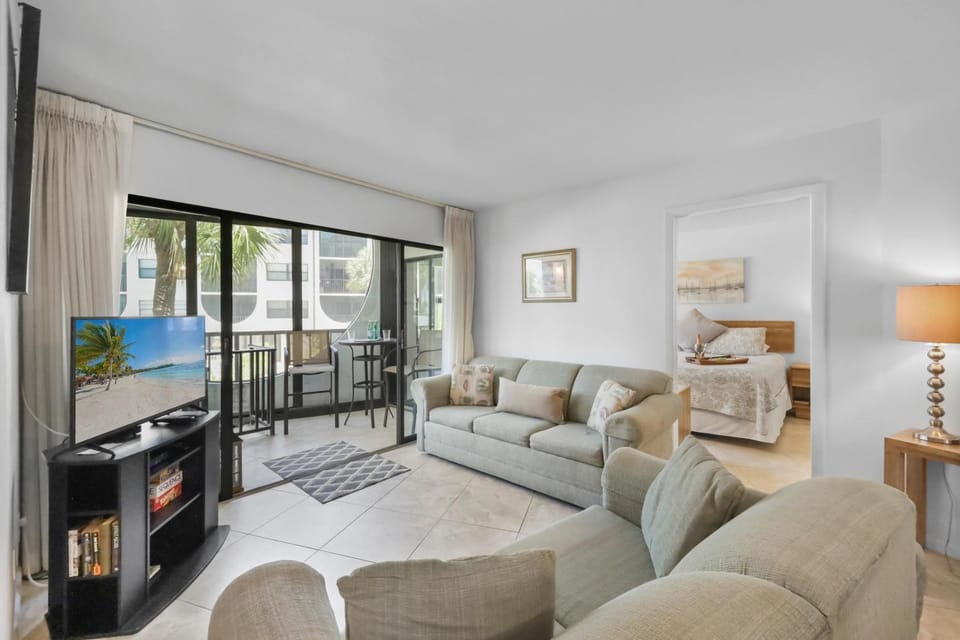 Cabana-style waterfront condo steps to Olde Marco House in Marco Island