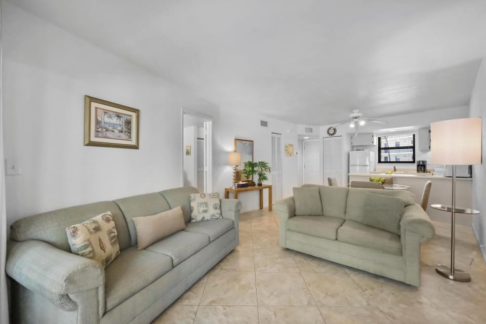Cabana-style waterfront condo steps to Olde Marco House in Marco Island