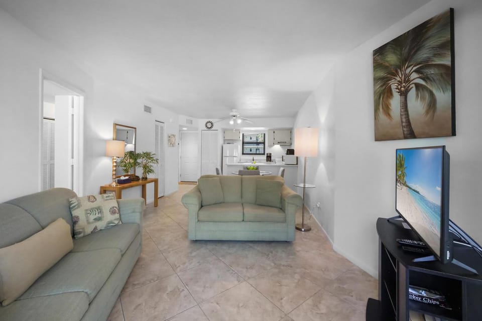 Cabana-style waterfront condo steps to Olde Marco House in Marco Island