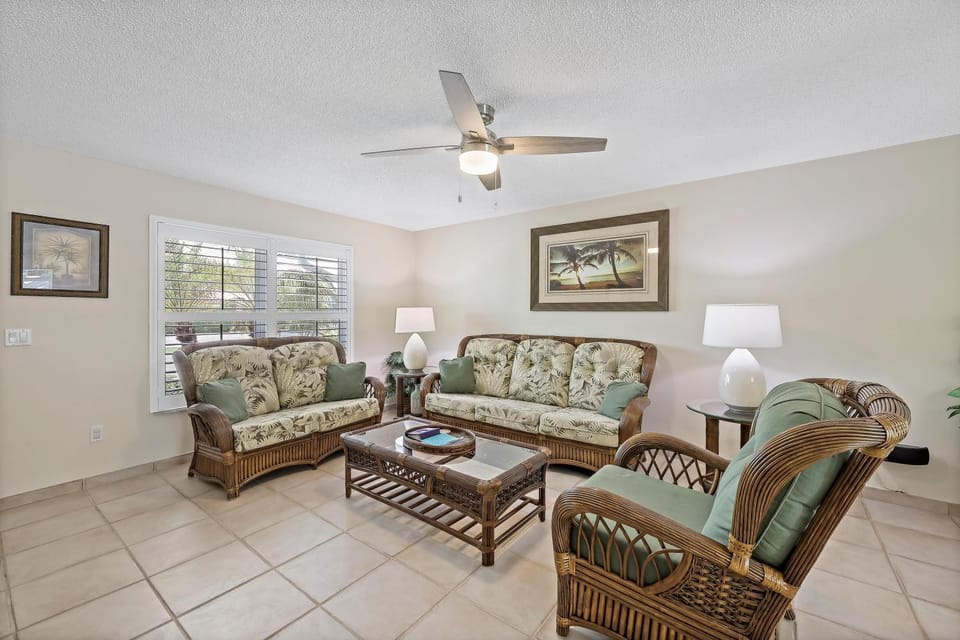 Cozy home with sunroom, pool and steps to beach House in Marco Island