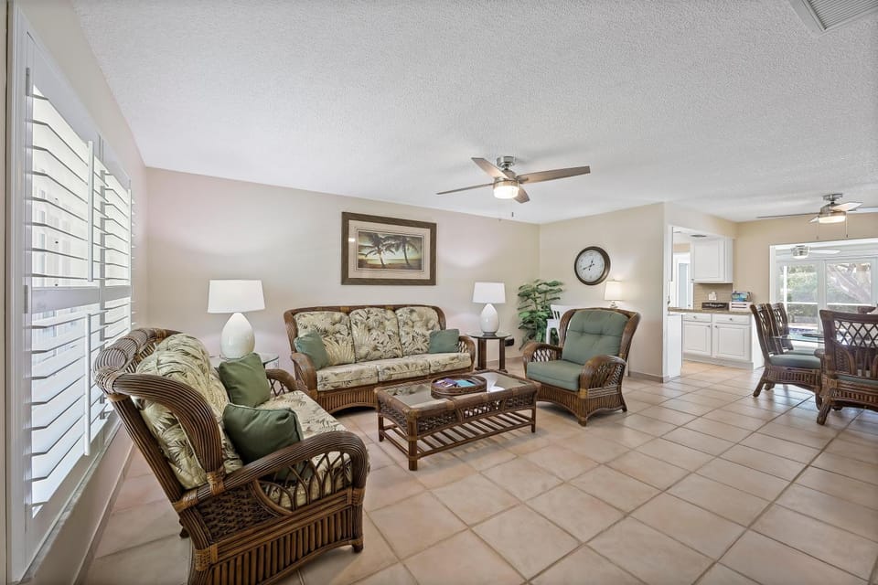 Cozy home with sunroom, pool and steps to beach House in Marco Island