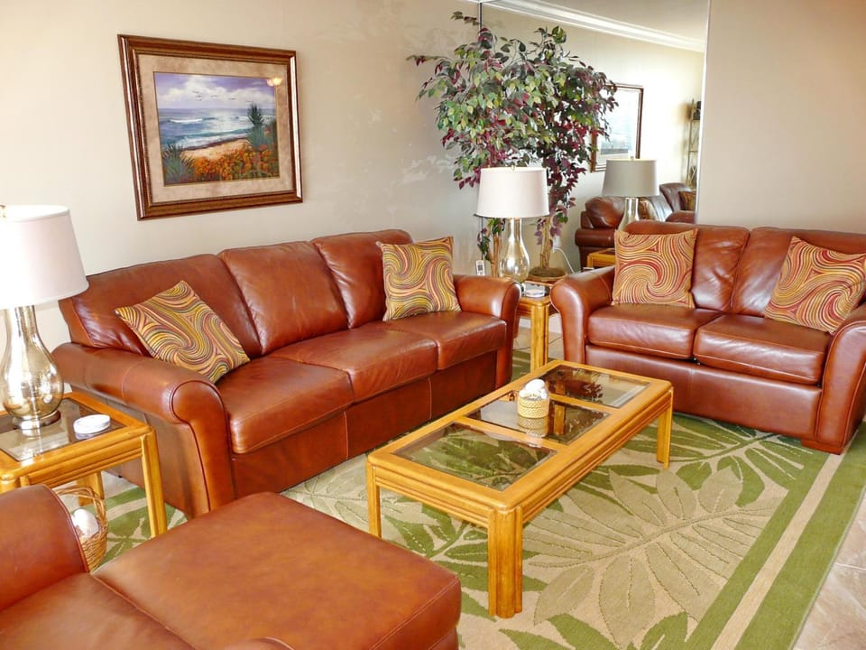 Magical beachfront condo with pool and ocean views House in Marco Island