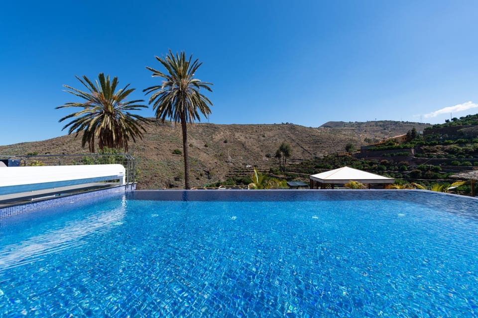 Nearby landmark, Natural landscape, Mountain view, Pool view, Swimming pool, Swimming pool, sunbed