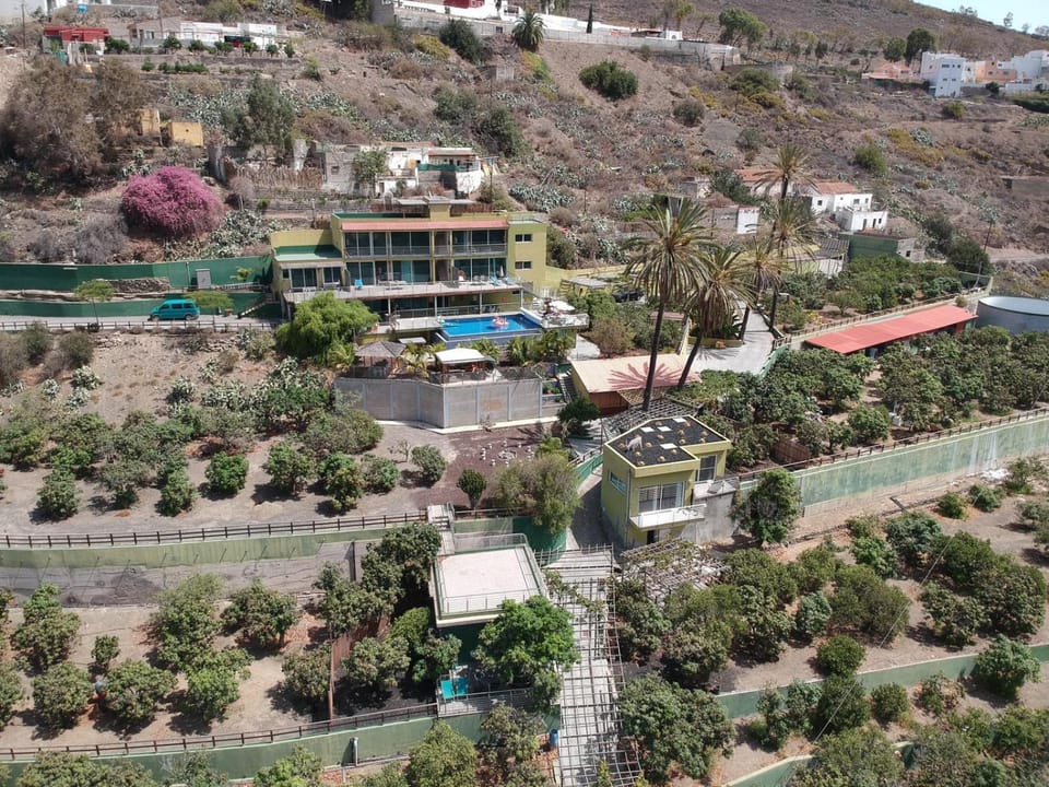 Property building, Natural landscape, Bird's eye view, Garden, Garden view, Mountain view