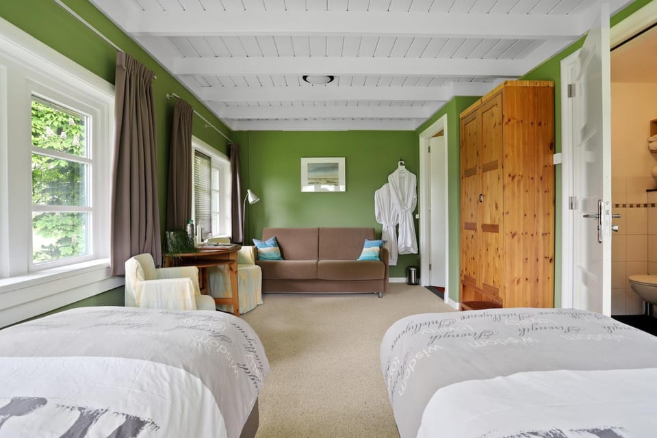Bed, Photo of the whole room, Seating area, Bedroom, towels, wardrobe