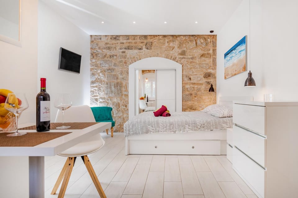 Bed, TV and multimedia