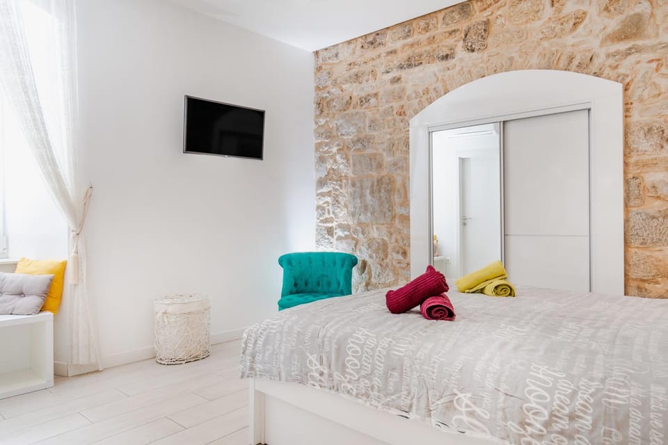 Bed, TV and multimedia