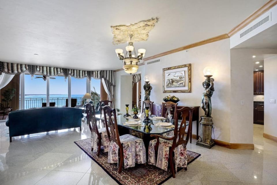 Beauty meets splendor in this beachfront condo House in Marco Island