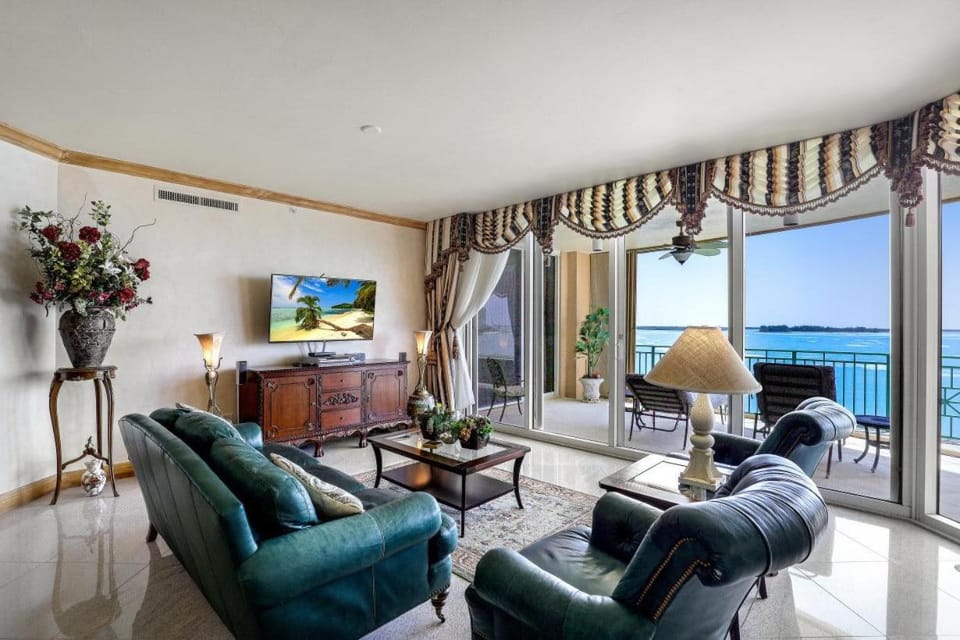 Beauty meets splendor in this beachfront condo House in Marco Island