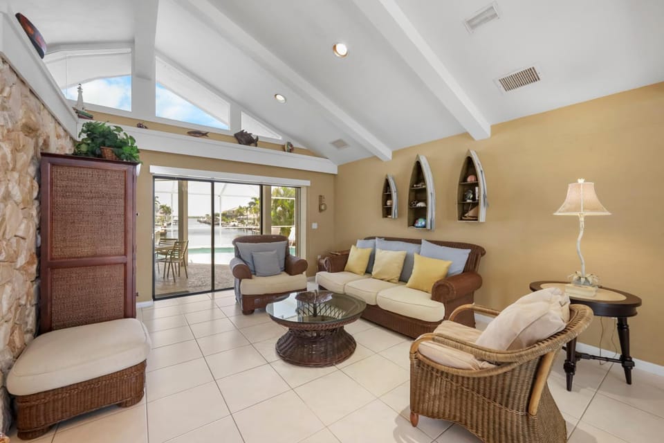 Boater’s paradise with unmatched water views House in Marco Island