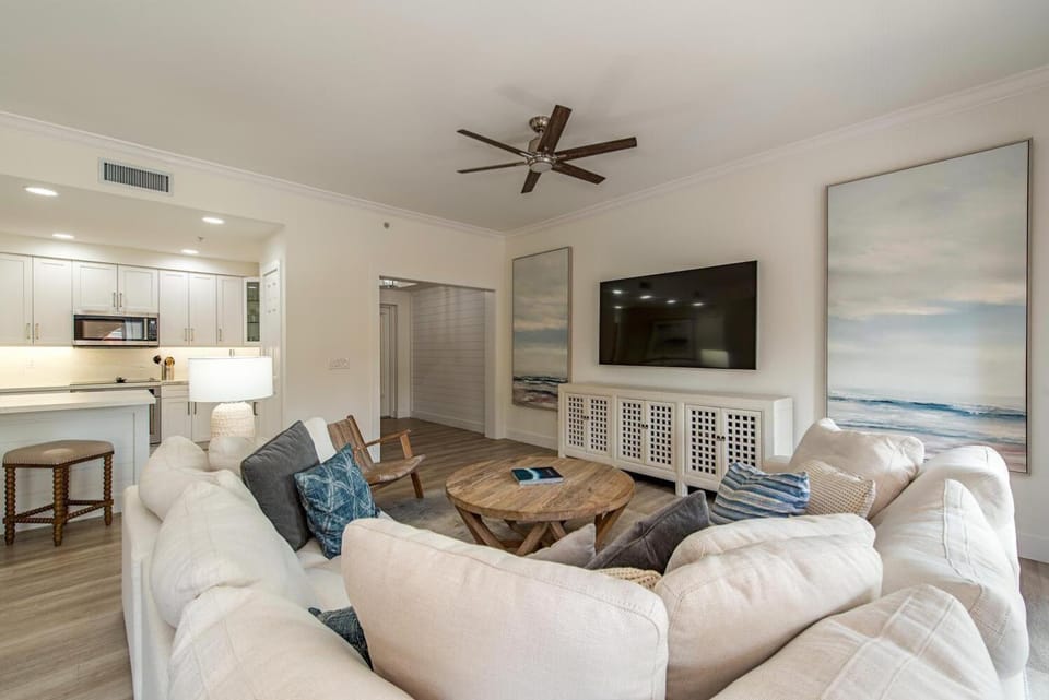 Luxurious Esplanade condo overlooking bay House in Marco Island