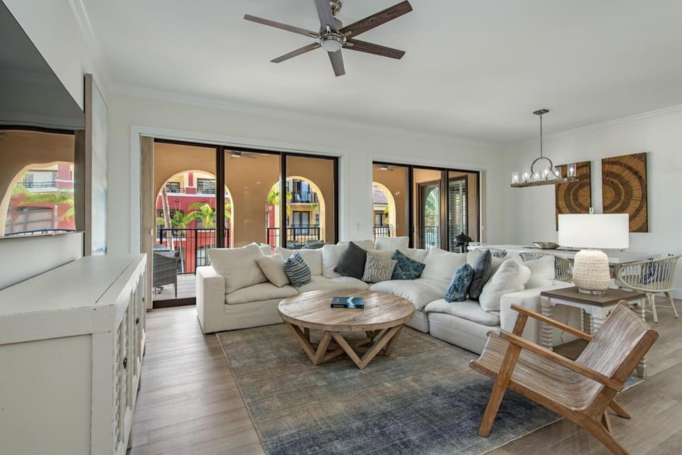 Luxurious Esplanade condo overlooking bay House in Marco Island