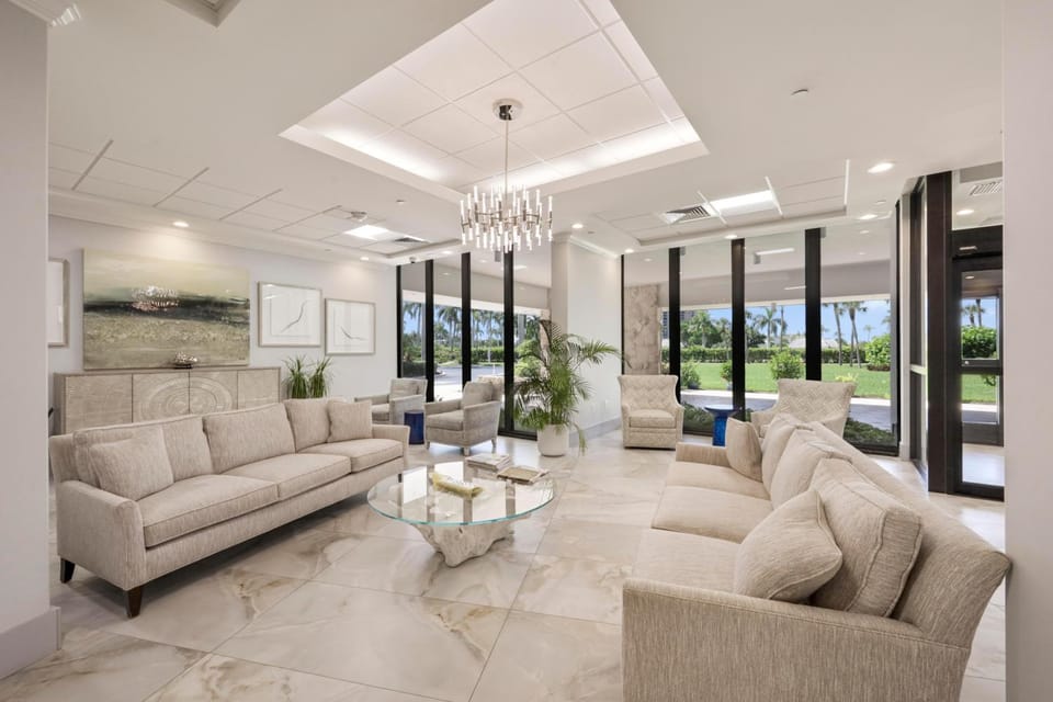 Beachfront condo with views of beach and spacious pool House in Marco Island
