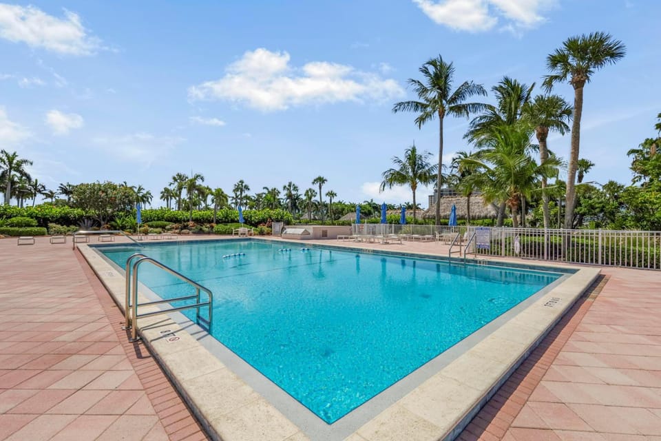 Beachfront condo with views of beach and spacious pool House in Marco Island