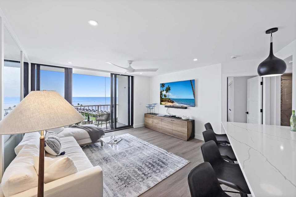 Beachfront condo with views of beach and spacious pool House in Marco Island